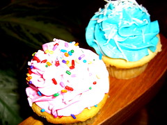 When the pink cupcake meets the blue cupcake!