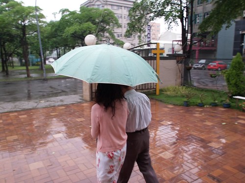 共撐一支傘