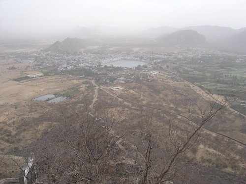 the path from Pushkar to the temple