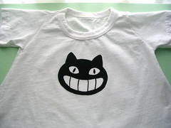 stencilled cat face shirt