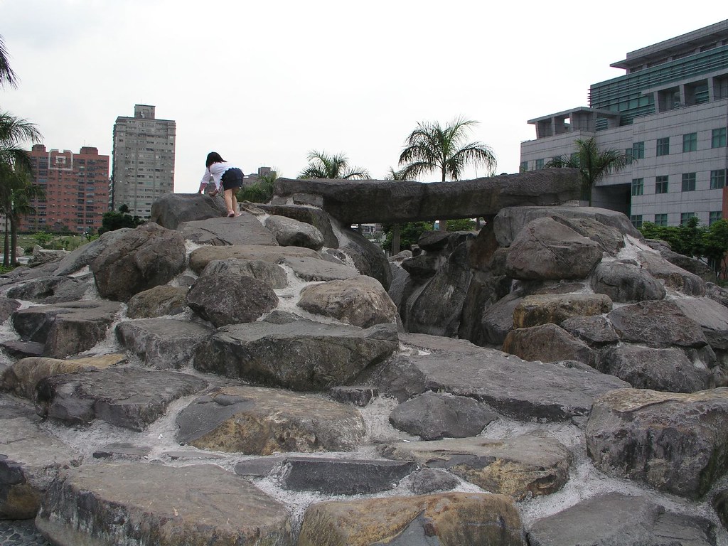 中和四號公園—有名的小岩石山