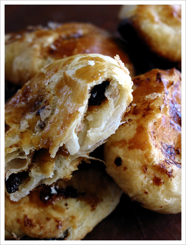 DMBLGIT #5 (37) - Eccles cakes, a spicy raisin-filled puff pastry (NOT MINE)