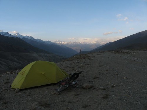 Campspot 30km from Langar, with Afganistan mountains in distance / ランガール村まであと30kmの野宿(タジキスタン(向こうの山はアフガニスタン))
