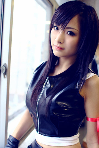 In fact, I want to clone lots of this Tifa cosplayer