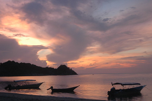 Dawn at Teluk Kalong