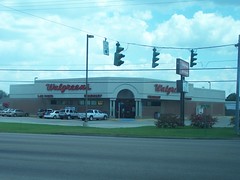Do you know where this drugstore is (Walgreen's)?