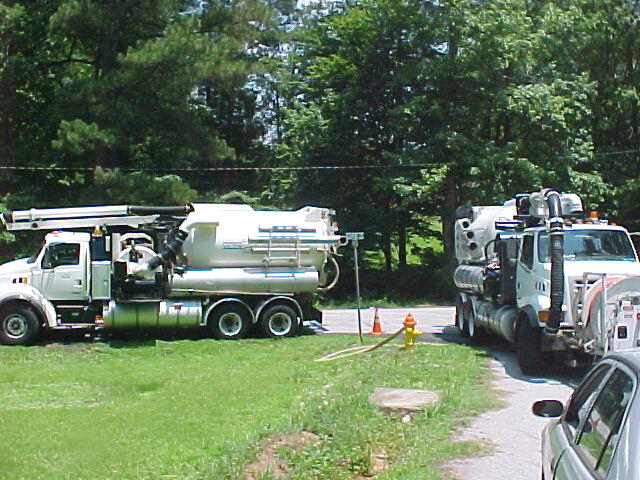 METRO trucks cleaning sewer
