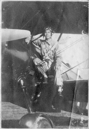 周庭芳教官與 Curtiss Hawk II