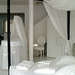 聖日耳曼德佩區一家純白的傢俱店裡有夢幻四柱床