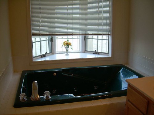 aahh the jacuzzi bathtub!