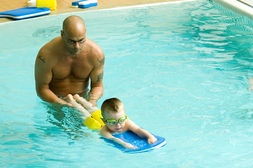 Louis leert bijna zwemmen