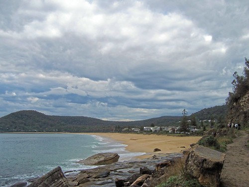 Pearl Beach from the Mount Ettalong track