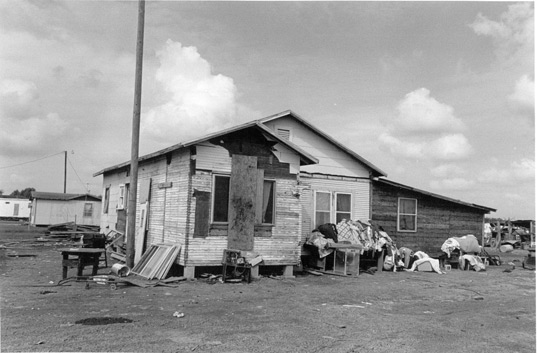prefab friday, prefab housing, farm worker housing, immigration problems, migrant worker housing, 4th of July, Independence Day, Mexican US border, migrant farm workers, housing immigrants, housing migrant workers, mighousing_in_texas