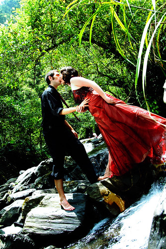 kissing in the stream