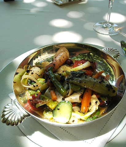 Pasta with vegetables and truffles
