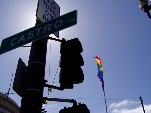 Gay flag ondeando en Castro, Miami, foto por Lito