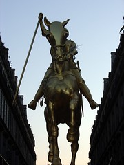 statue of Jean D'arc in the morning