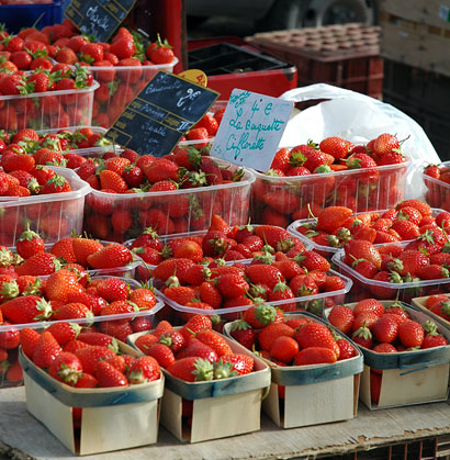 Market stand strawberries