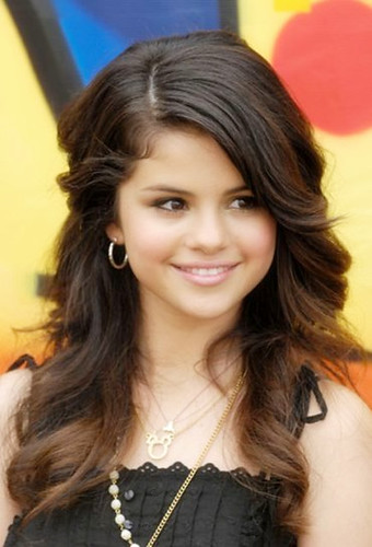 Selena Gomez Body Wave Hairstyle