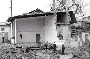 Tajikistan's synagogue being demolish 2006