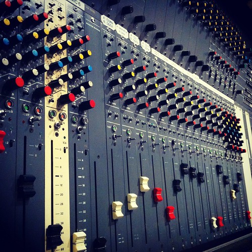 Console de studio analogique 27 pistes (vers 1990)
