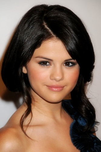 Selena Gomez Party Wave Hairstyle