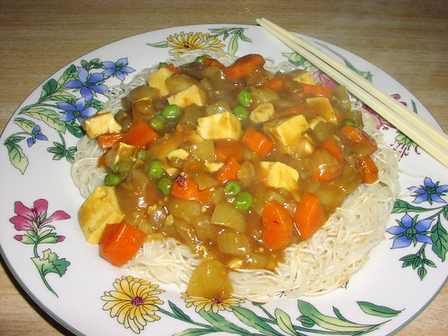 Japanese curry over fried somen noodles
