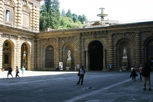 pitti-courtyard