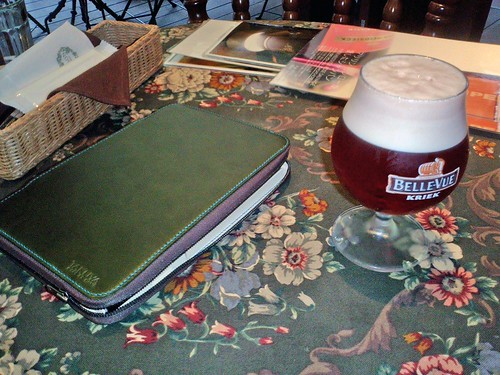 pen　case　and　beer