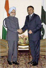 Manmohan-Musharraf-NY-25-10-2004