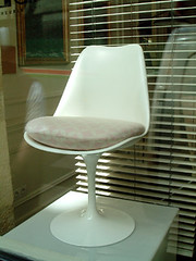 聖日耳曼德佩區傢俱店裡的心愛Tulip Chair