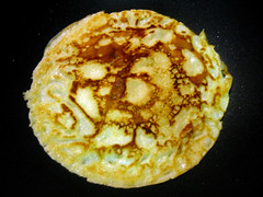 Crepe with Pawpaw Puree: Frying crepe.