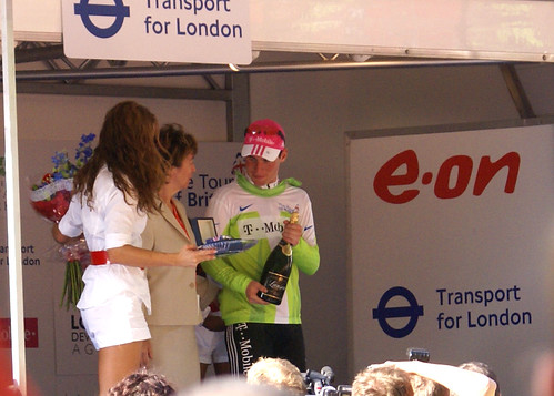 Mark Cavendish of T-Mobile receives his green points jersey