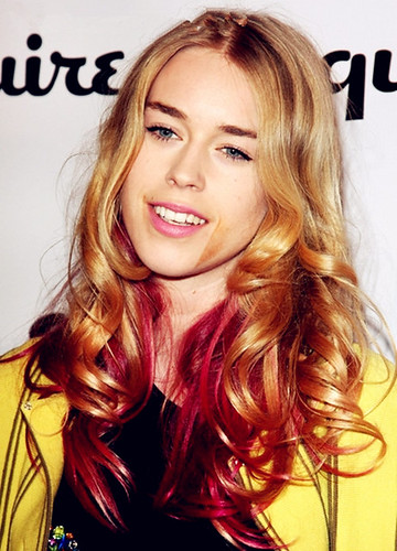 Celebrity-hair-color-Mary-Charteris-pink-hair