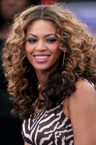 Beyonce Long Ombre Curly Hair Style