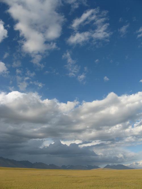 Massive skies between Balguntay and Narat, western China / 壮大な空 - バルグンタイ町とナラット町の間(中国)