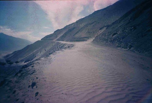 Sandy roads in the Wakhan Valley, Tajikistan / 道路が!(タジキスタン、ワカン谷)