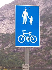 sign denoting a foot and cycle path