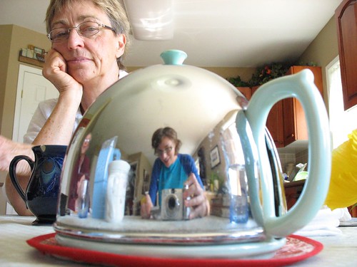 Mum + teapot