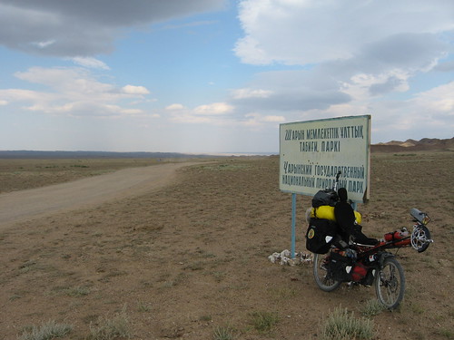 On the road to Sharin Canyon, Kazakhstan / カザフスタンのシャリンカンヨン