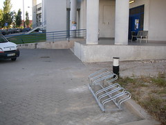 Novo estacionamento para bicicletas em frente ao Departamental!