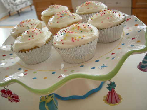 lemon cupcakes with vanilla-lemon buttercream