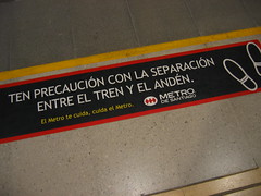 Santiago metro sign