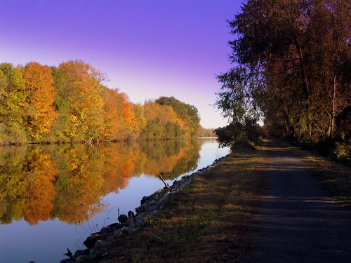 Autumn along the Canalway Trail