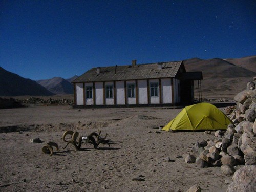 Spooky campspot at Sasikol, Tajikistan / 妙な雰囲気(タジキスタン、サシコル村の跡)