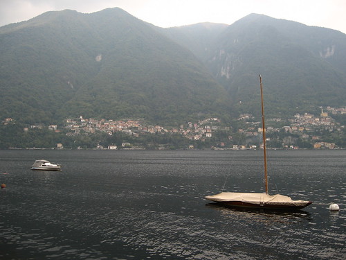 Bateaux sur le lac Como