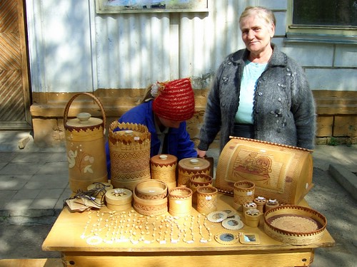 Местные рукодельницы \ Local craftswomen
