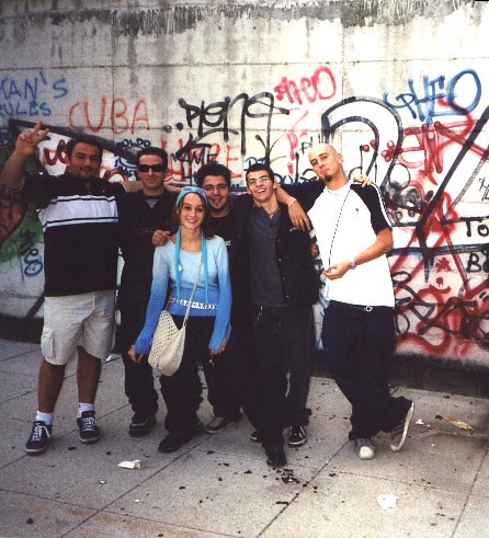Da sinistra a destra: DJ Masso, io (Kameilkane), la Zia, Spaik, Last il Pario, e Pheo