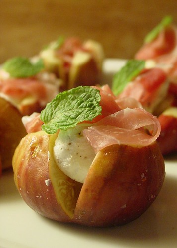 Figs with Proscuitto and Goat Cheese (2)