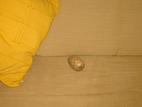 Lá em casa as batatas descansam no sofá!